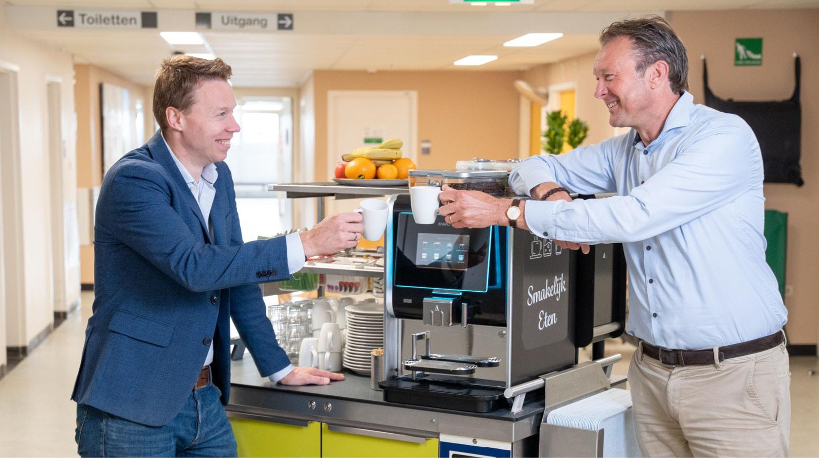 “Verse bonenkoffie aan bed: een gezamenlijk succes!”